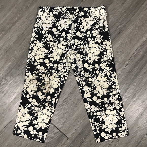 Talbots Black & Ivory Floral Signature Crops - Picture 1 of 7